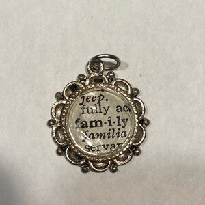 Sweet “family pendant” with floral back NWT